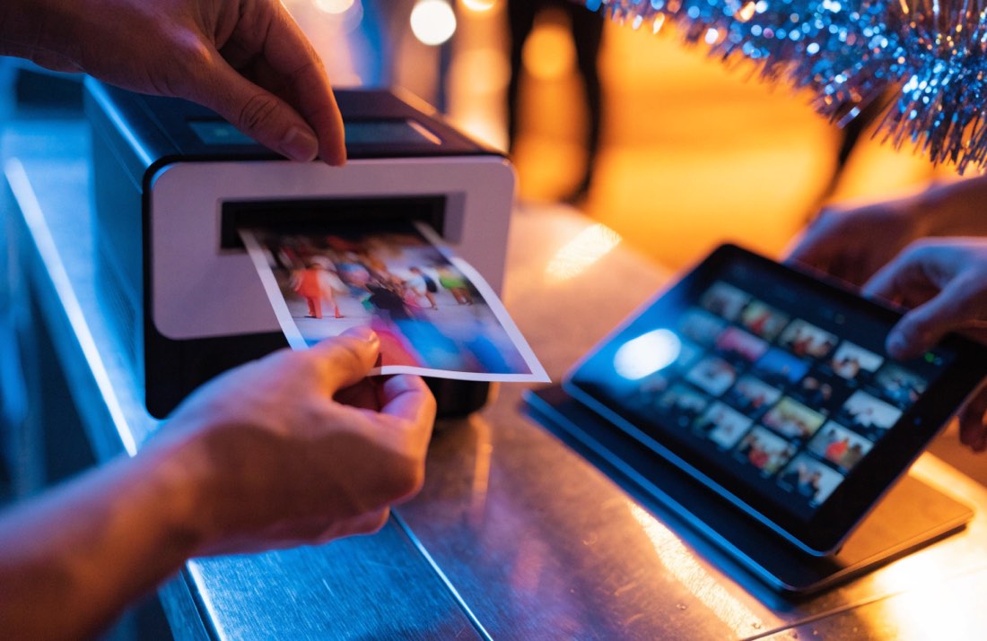 Тёплые огни боке на празднике